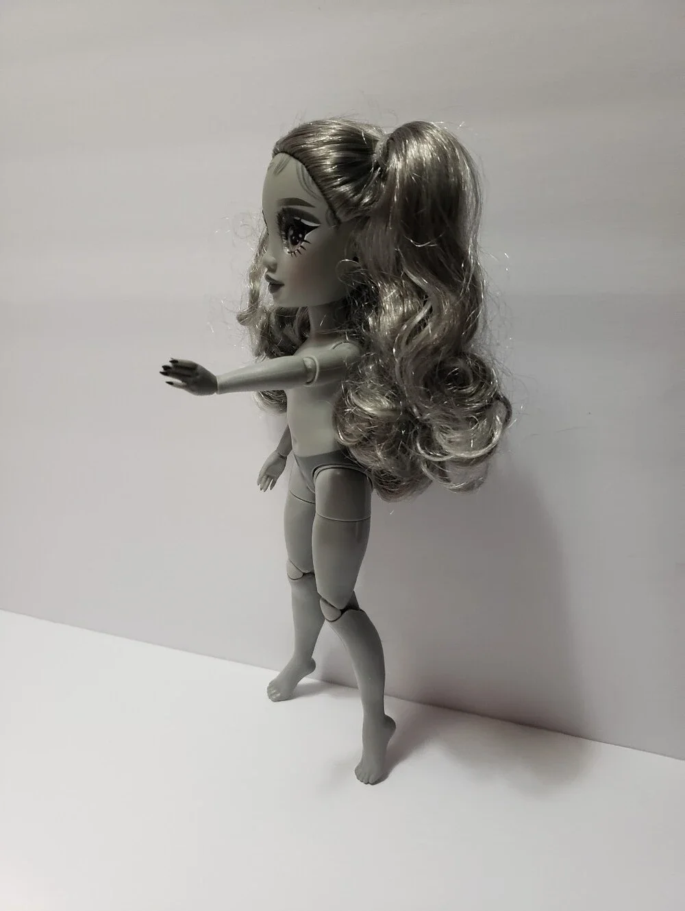 RAINBOW HIGH SHADOW Series l **Nicole Steel** Fashion Doll (NUDE)